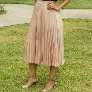 Midi pleated pink skirt